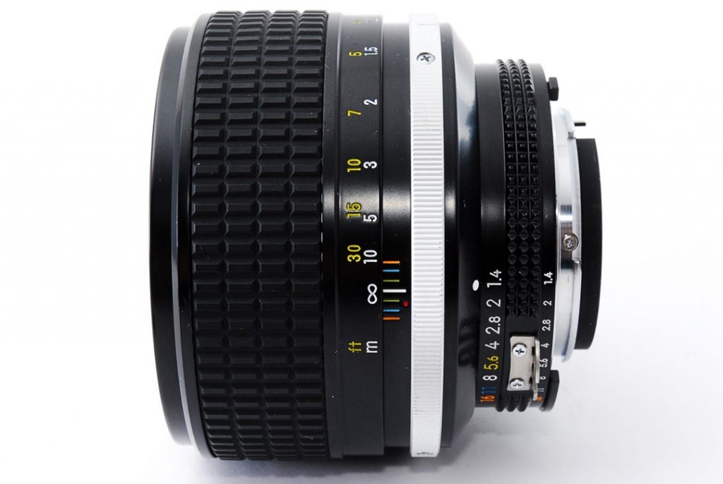 カメラ レンズ(単焦点) But the Nikon Nikkor 85mm F/1.4 D IF was the coolest lens.