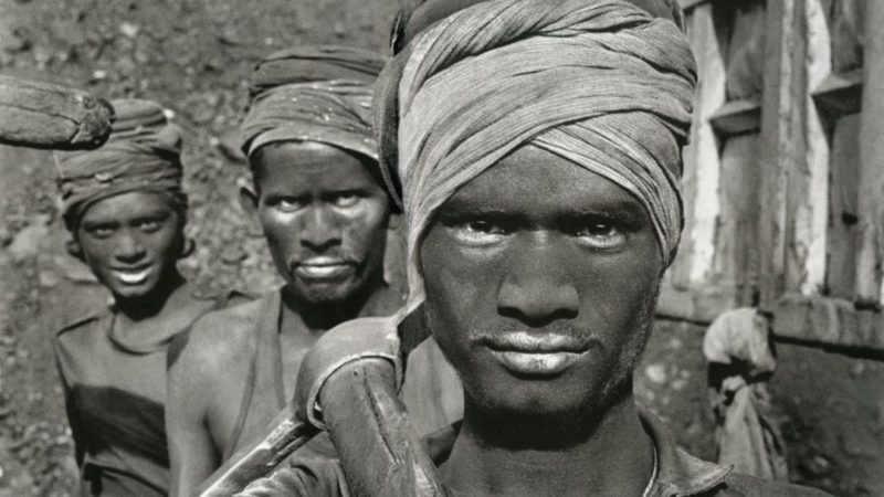 Sebastião Salgado black and white photos using a leica R camera