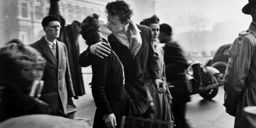 the kiss cartier bresson