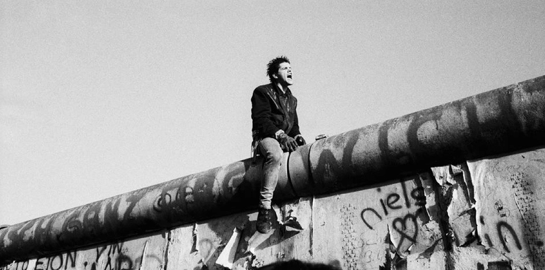 Leica M3 and super wide 21mm lens in documentary journalism