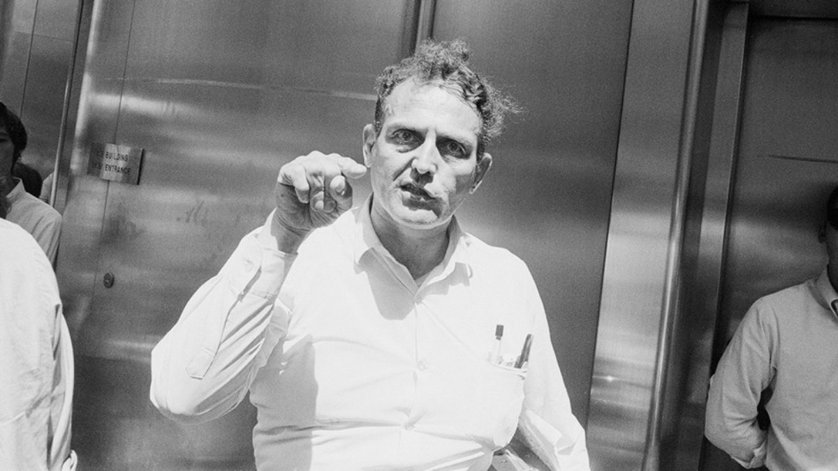 Garry Winogrand, was born in1928, in New York City Garry Winogrand, was born in1928, in New York City