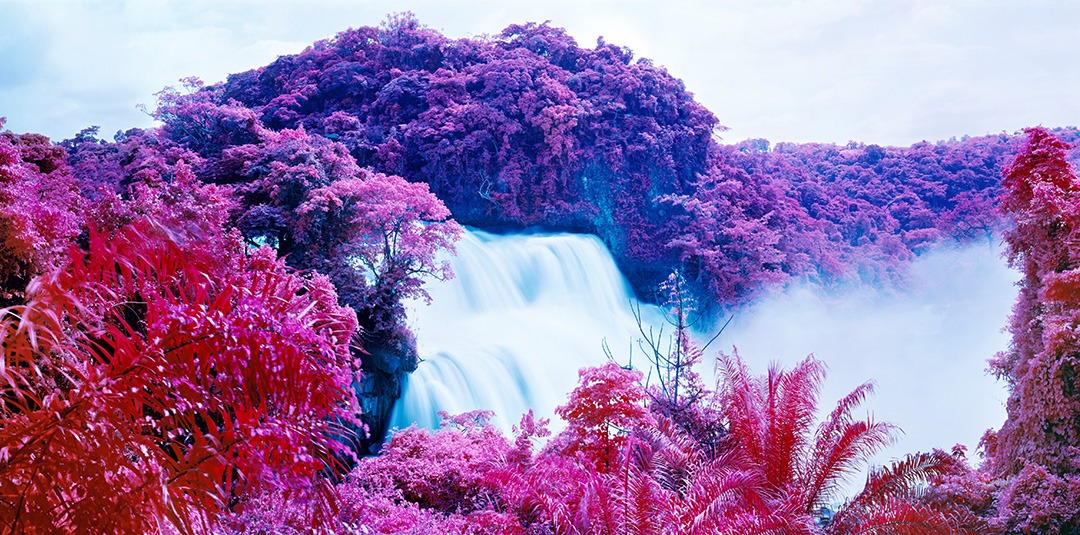 You are currently viewing Richard Mosse – Infrared Guru