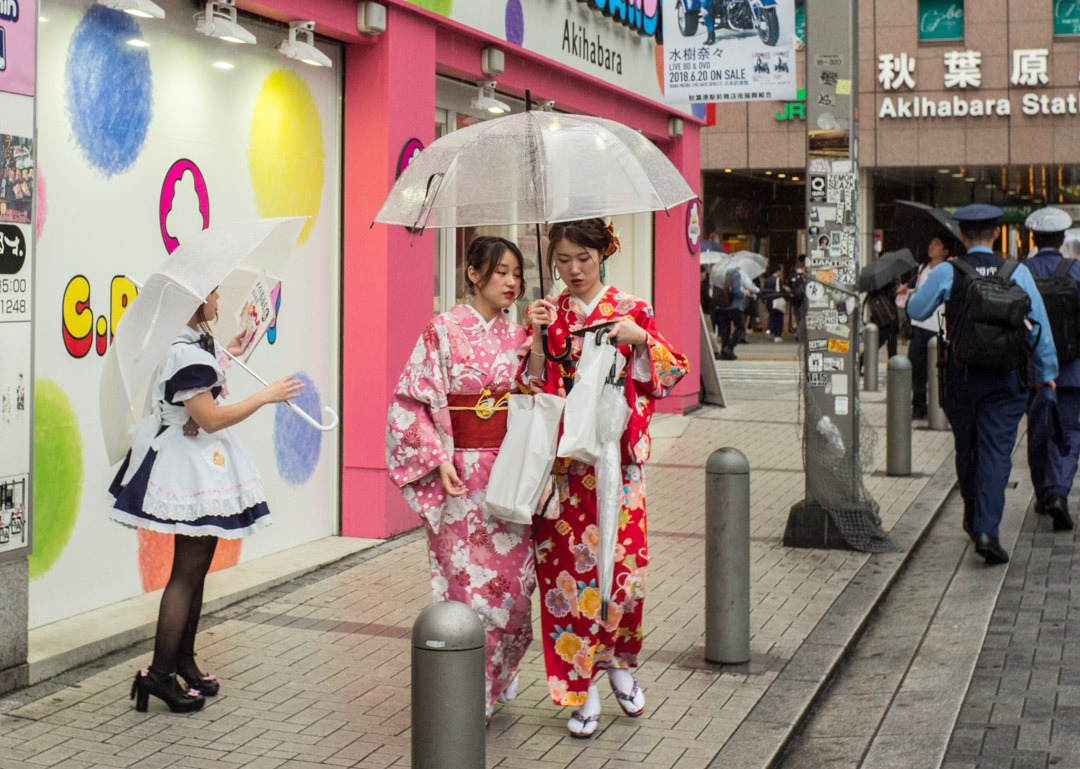 Street photography in Japan with a 35mm Summicron